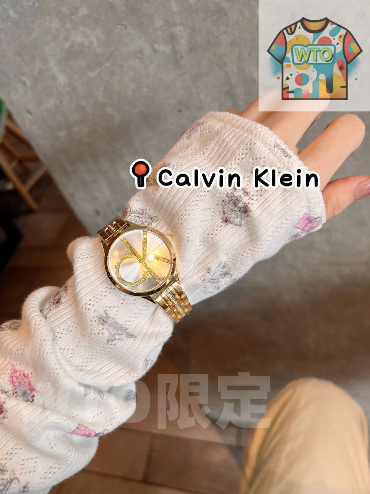 クライン ブレスレット型バンドを特徴とする