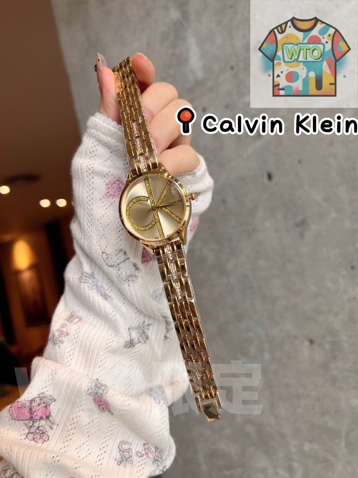 ブレスレット型バンドを特徴とする