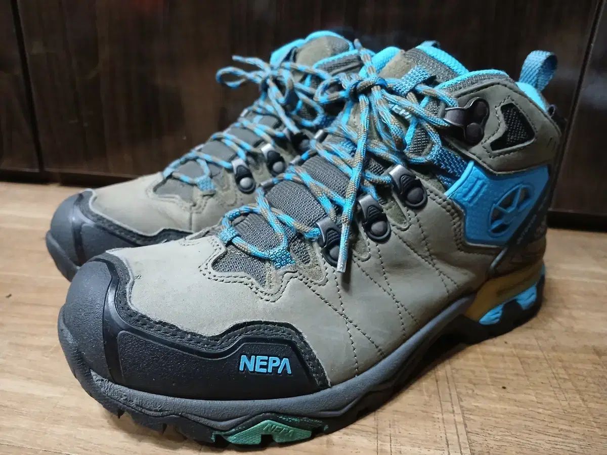 NEPA ネパ 登山靴 スニーカー トレッキングシューズ 255mm
