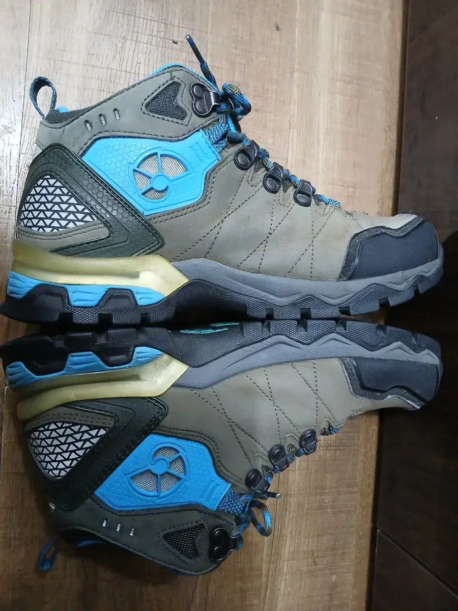 トレッキングシューズ 255mm