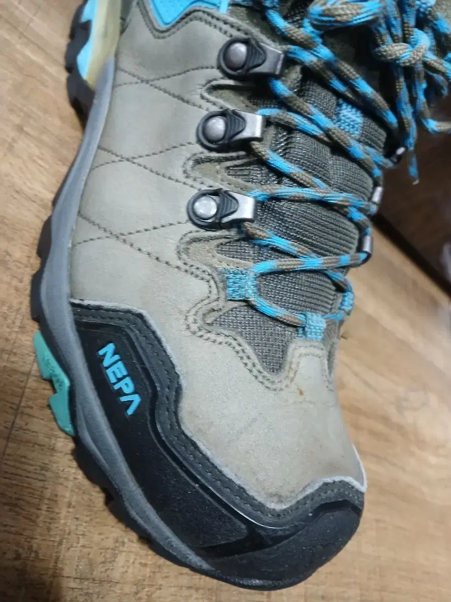 【大好評販売！】 NEPA ネパ 登山靴 スニーカー トレッキングシューズ 255mm 衝撃価格！