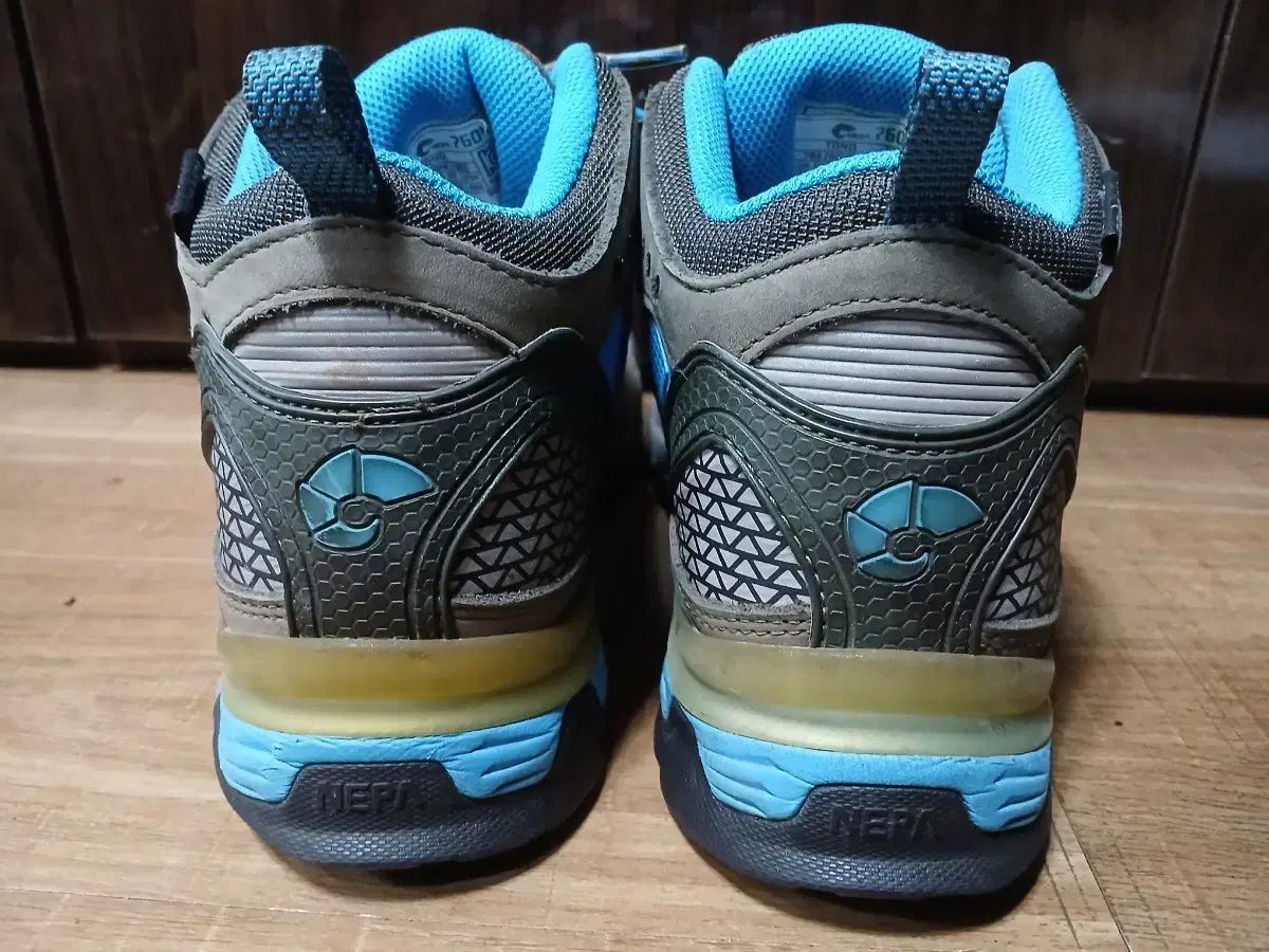 トレッキングシューズ 255mm