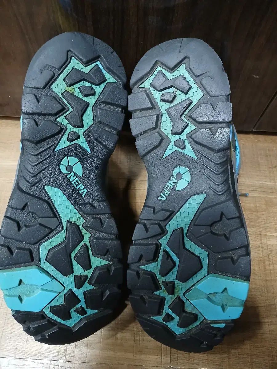 登山靴 スニーカー