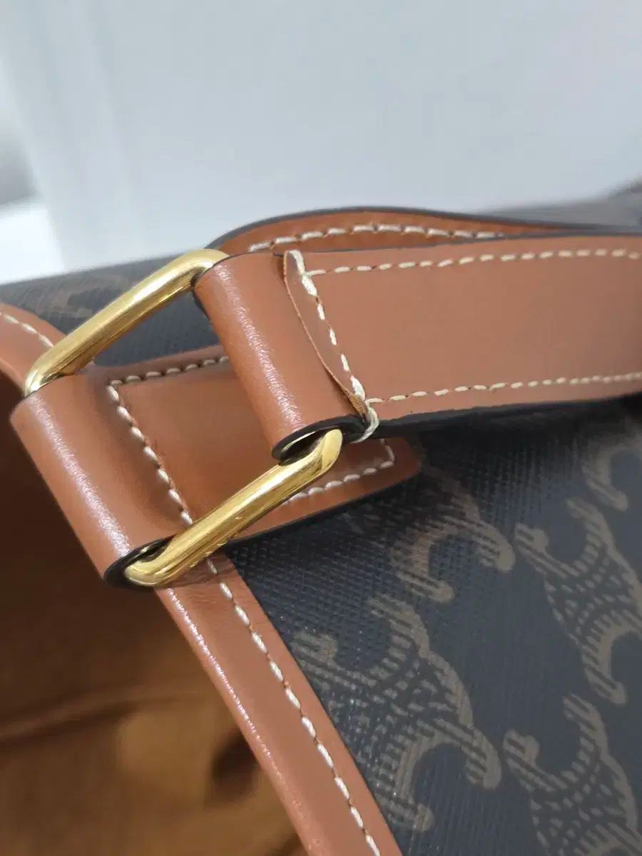 トリオンフ バケットバッグ