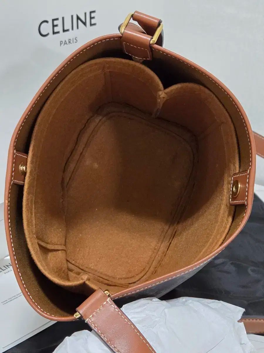 コラボ限定 セリーヌ トリオンフ バケットバッグ Tan Small Size 欲しいモノを一括サーチ。