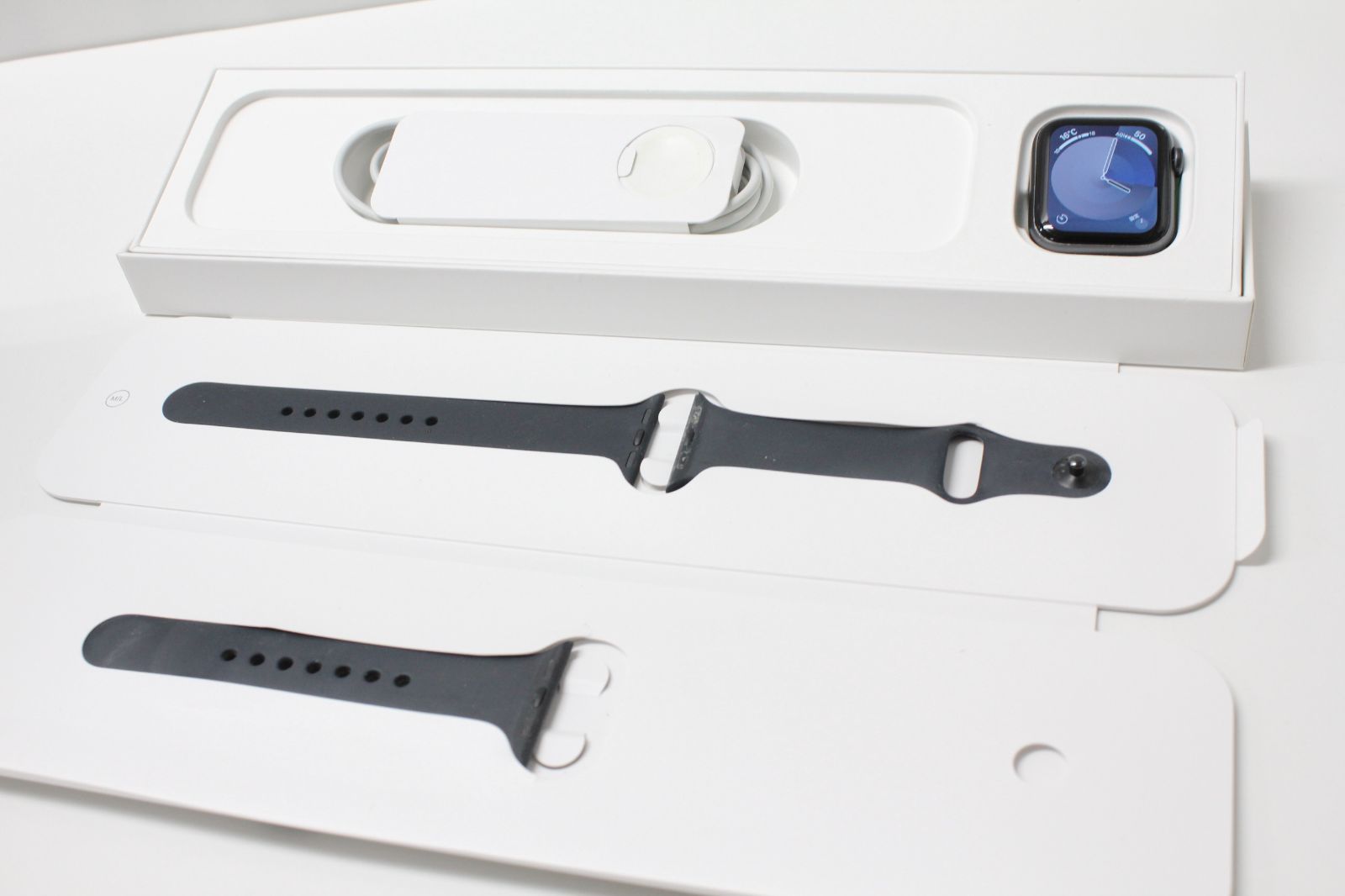 Apple Watch SE 第1世代 GPS 40 mm A 2351 MYDP 2 J ④