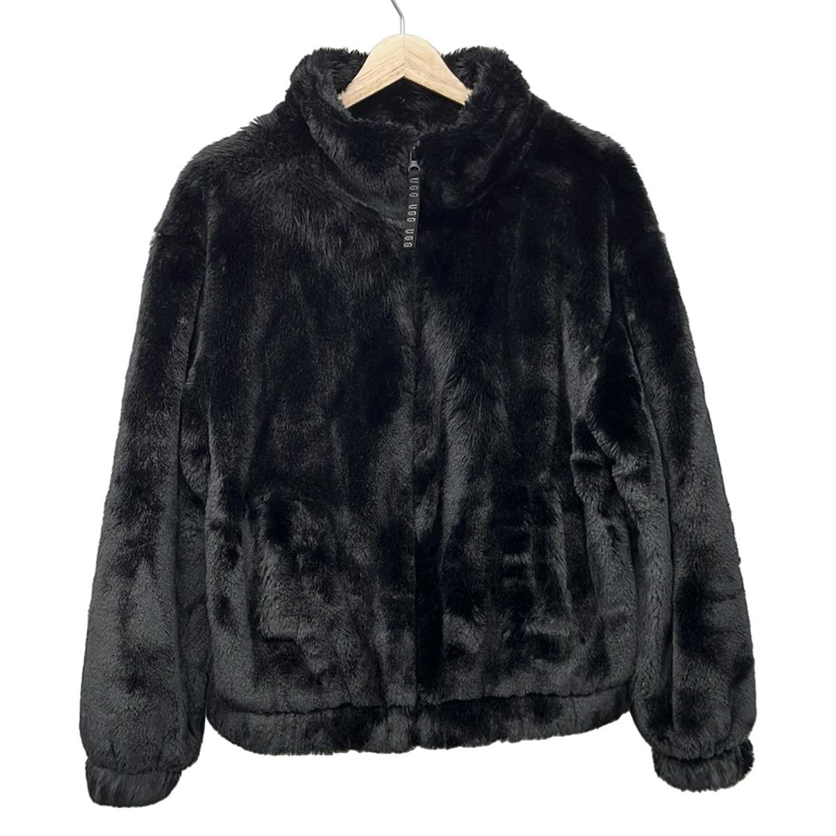 UGG アグ ブルゾン サイズS レディース - 黒 長袖 フェイクファー ジップアップ 秋 冬