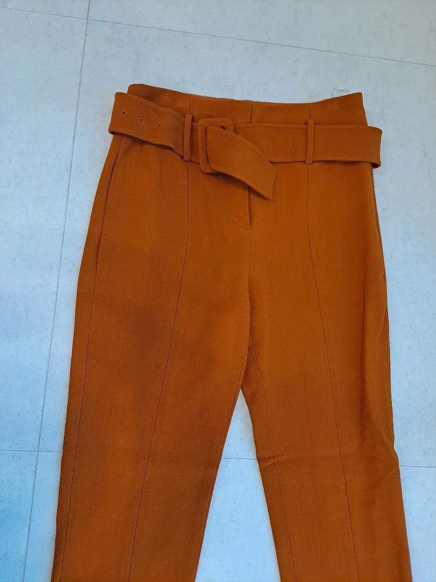 Theory オレンジ ベルト スーツ ズボン