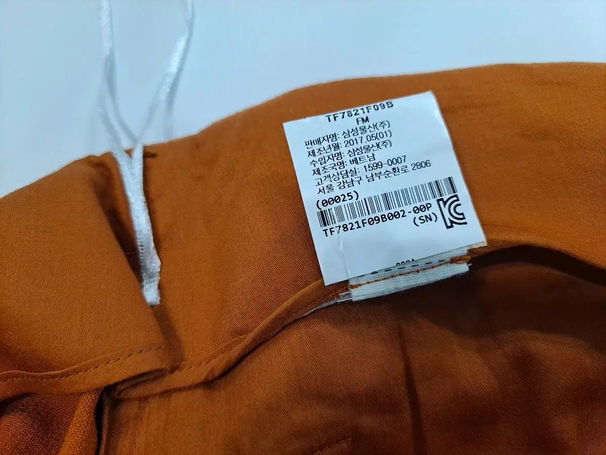 しかも嬉しい送料無料！ Theory オレンジ ベルト スーツ ズボン