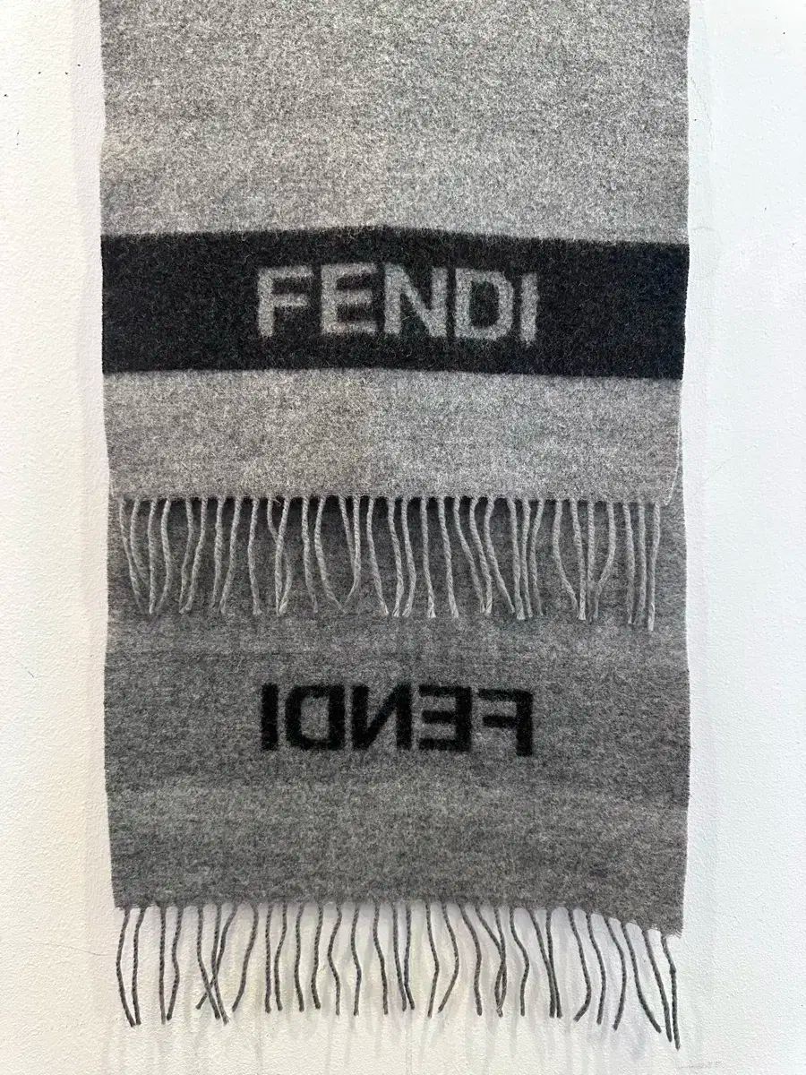 FENDI フェンディ ウール マフラー