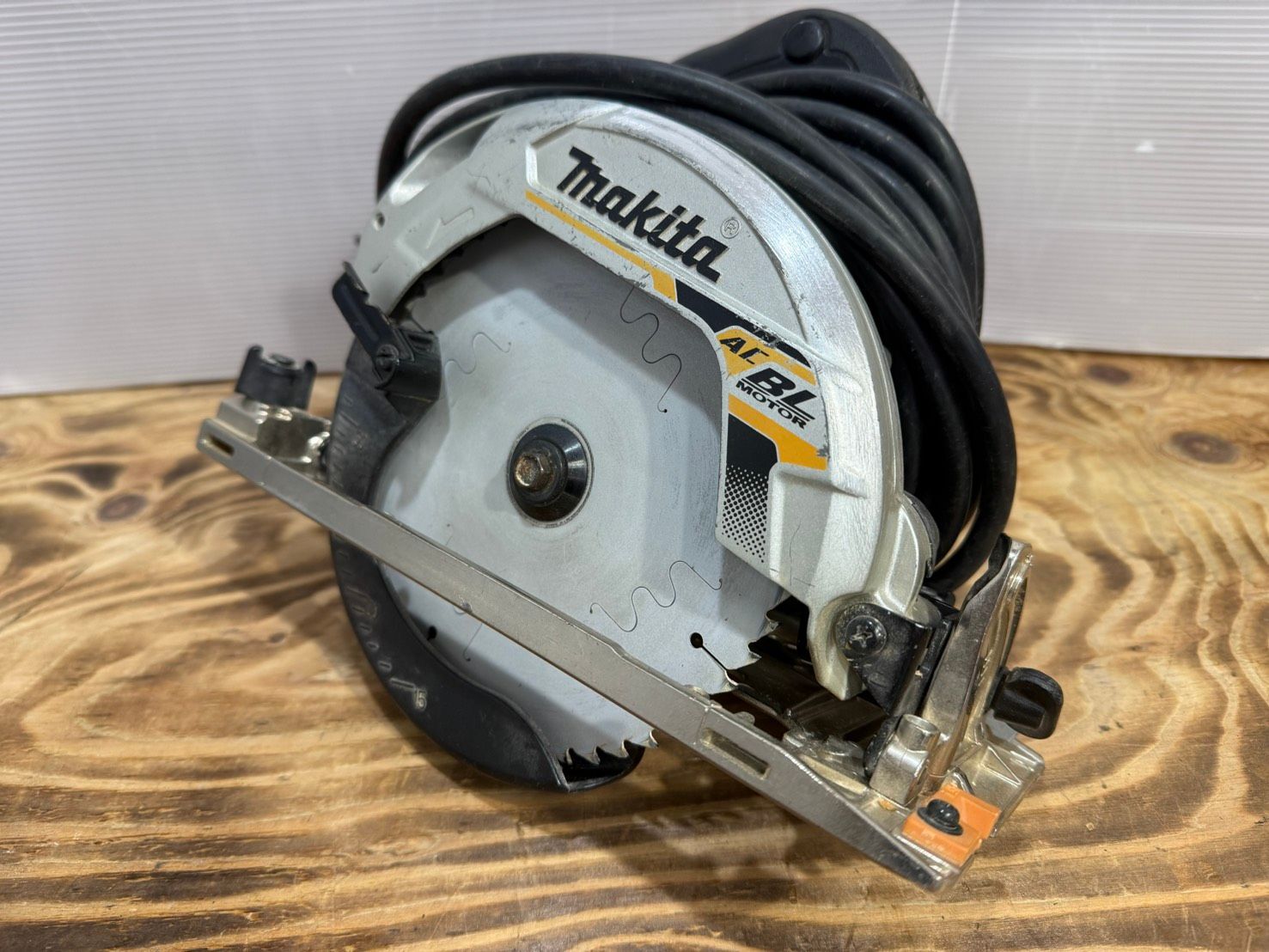 S 99682 マキタ 電子マルノコ HS 6303 ノコ刃直径165 mm対応