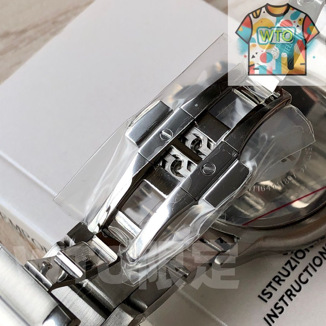  今日 Armani アルマーニ 型番はAR 11164です 新しい配列の3つの小窓デザインが独特です WTO輸入2 腕時計(デジタル) 時計