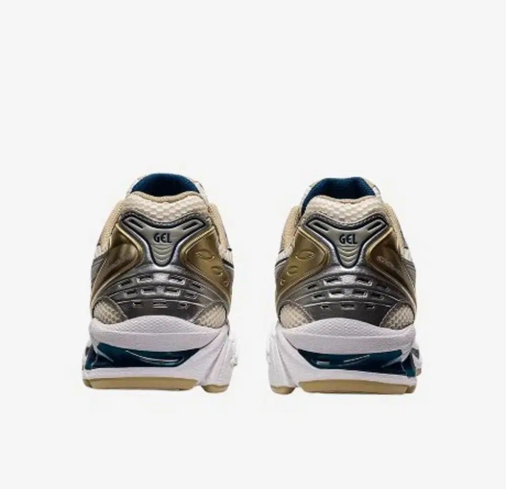 ランニングシューズ