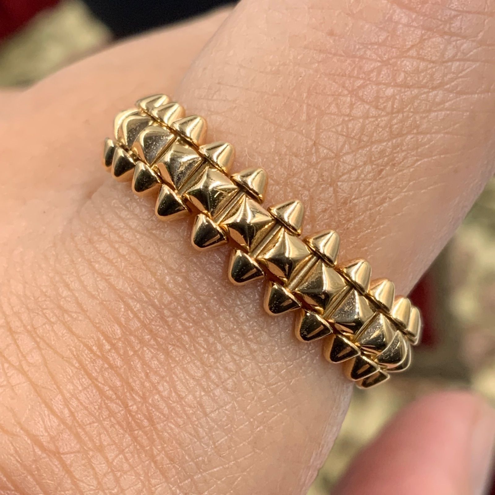 Cartier カルティエ　クラッシュ　ドゥカルティエリング　SM サイズ60 カルティエのクラッシュ】実は甘辛どちらもハマる！オシャレな手元