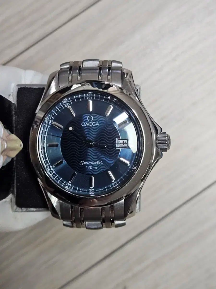 OMEGA シーマスター ダイバー 120M メンズ クォーツ時計 145万円