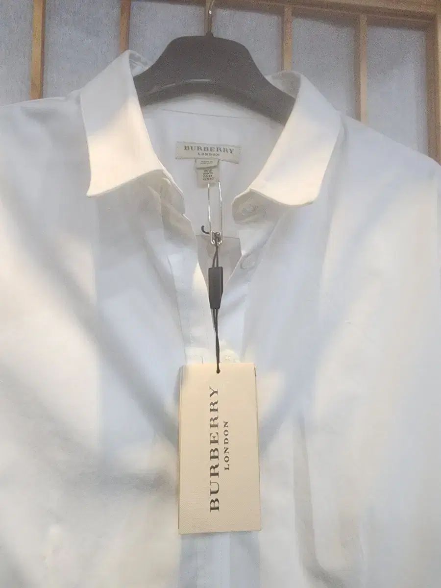 バーバリー 白 長袖 ストレッチ シャツ M