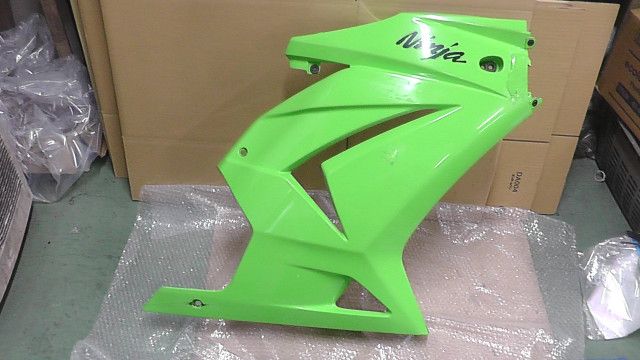 ニンジャ Ninja 250 R EX K の サイドカウル 右