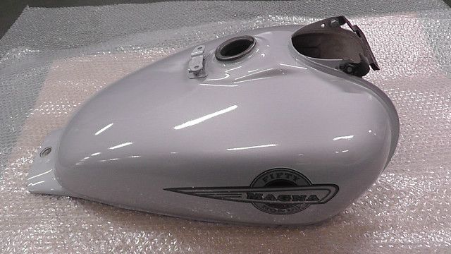 マグナ50 AC 13 1008 xxx の タンク
