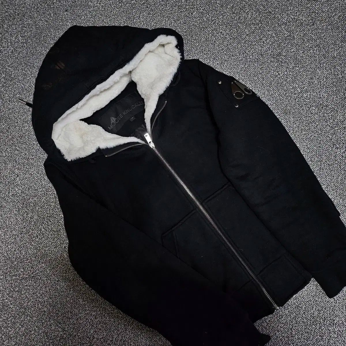 ムースナックルズ ブラック WHO フード ジップアップ 95