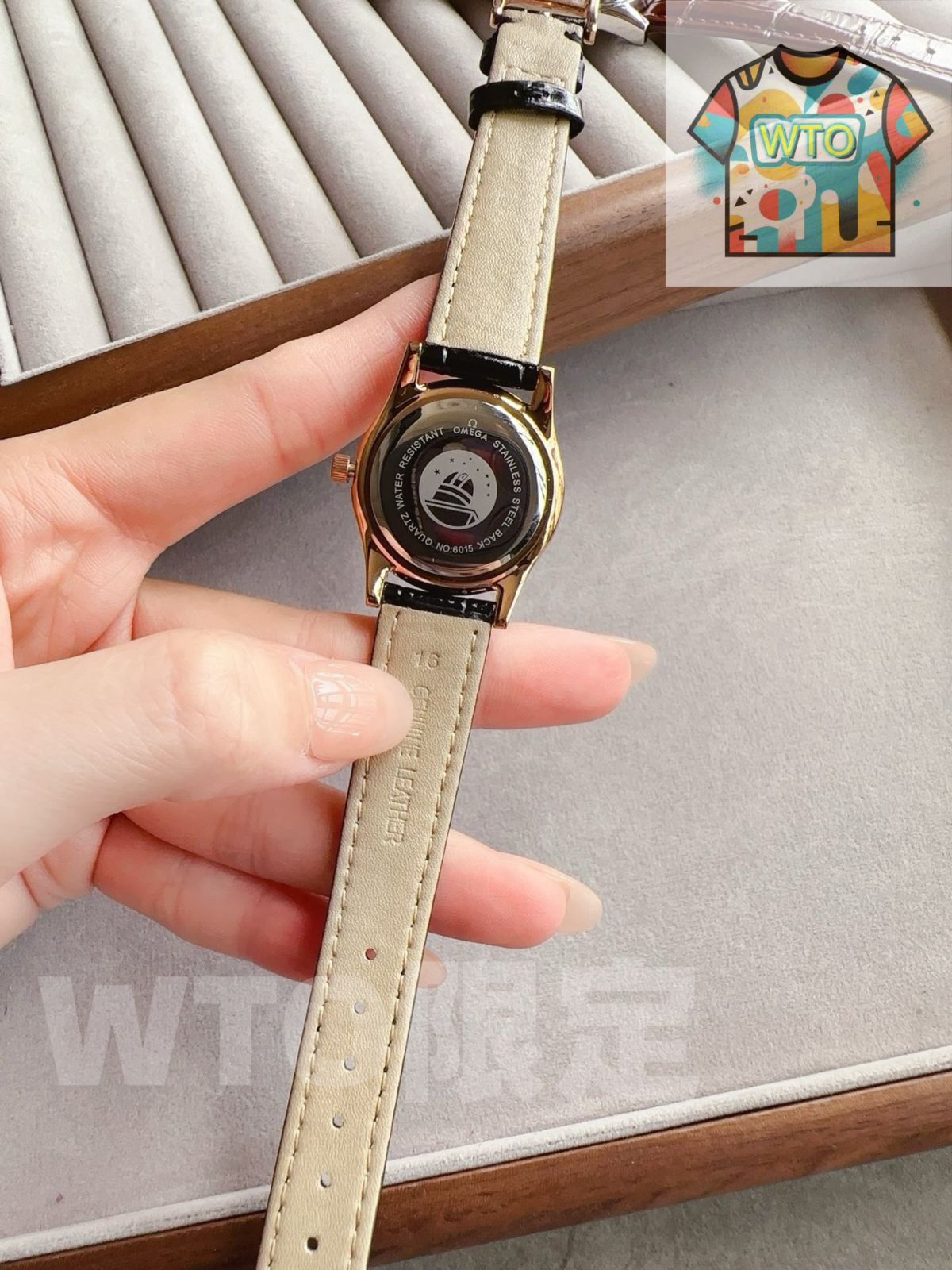 クォーツムーブメント搭載