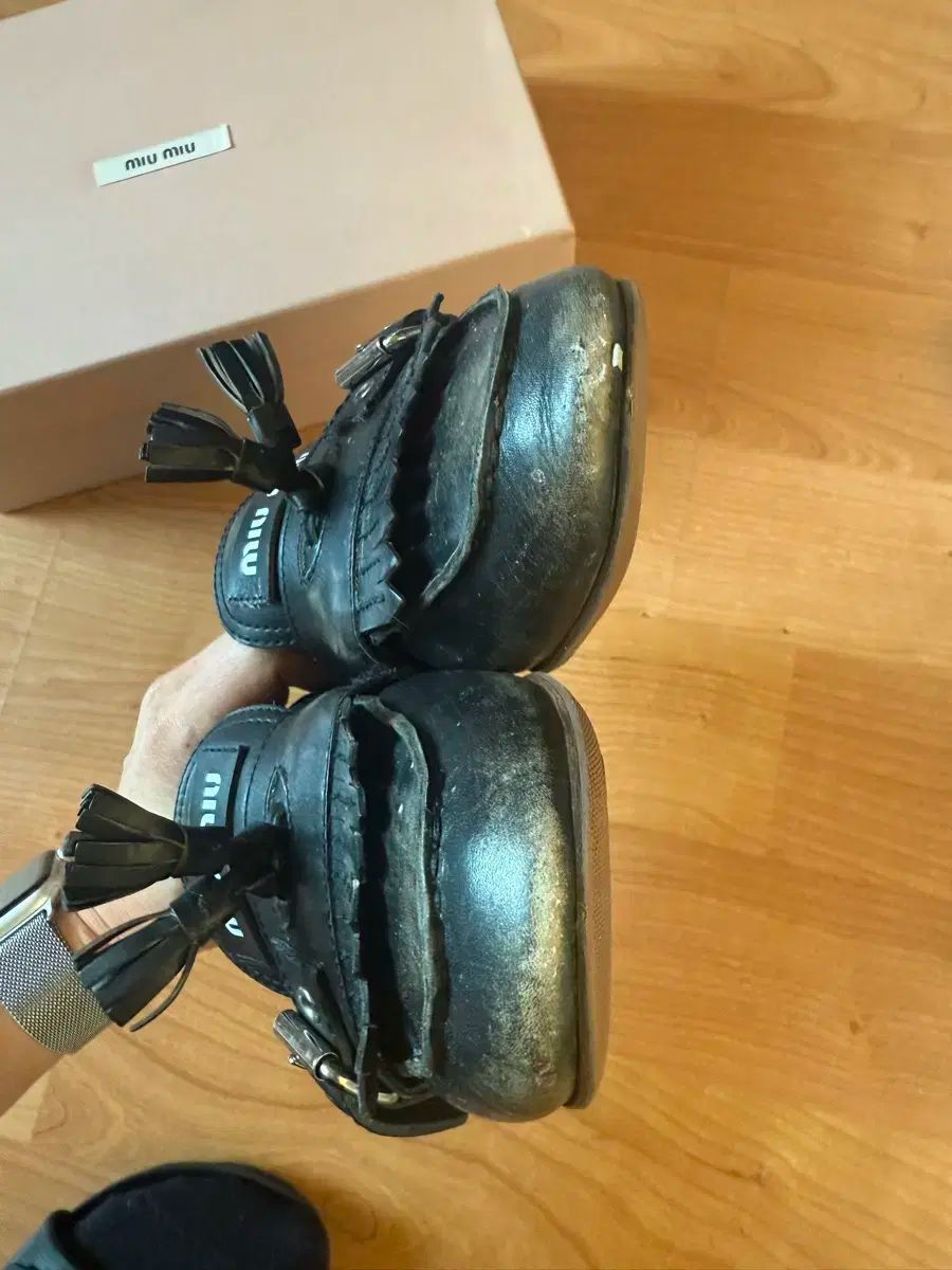 ミュウミュウ ブラック タッセル ローファー