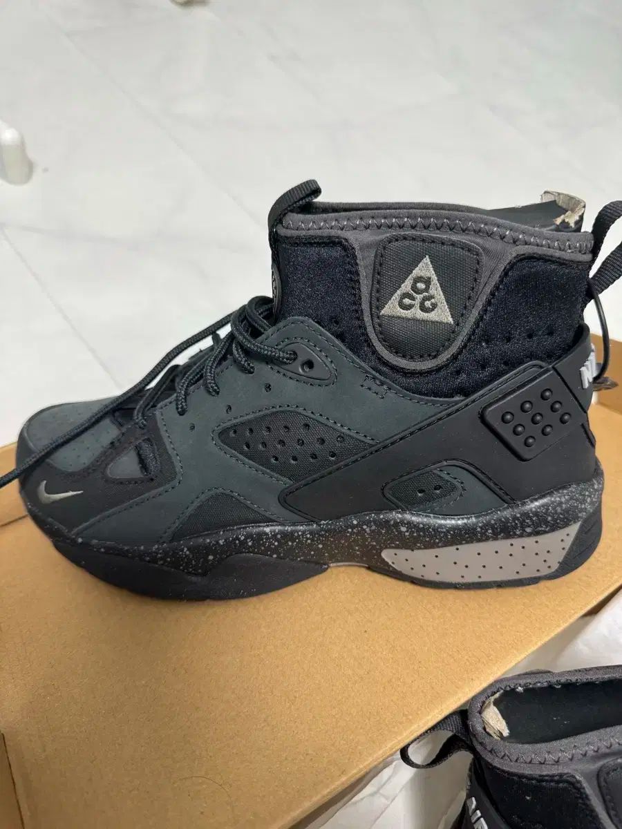 ナイキ ACG エア モワブ オリーブ グレー 260