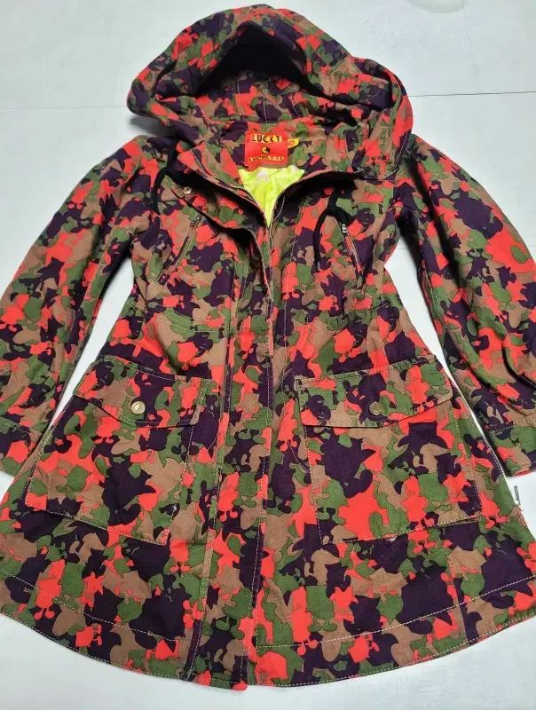 ラッキーシュエトゥ フラクタル カモフラ マウンテンパーカー 物 ポール1225