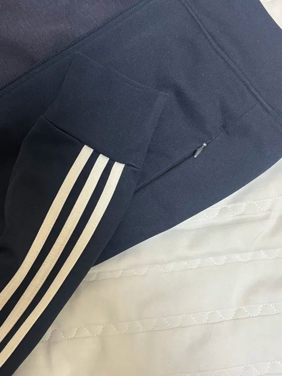 ダークネイビー