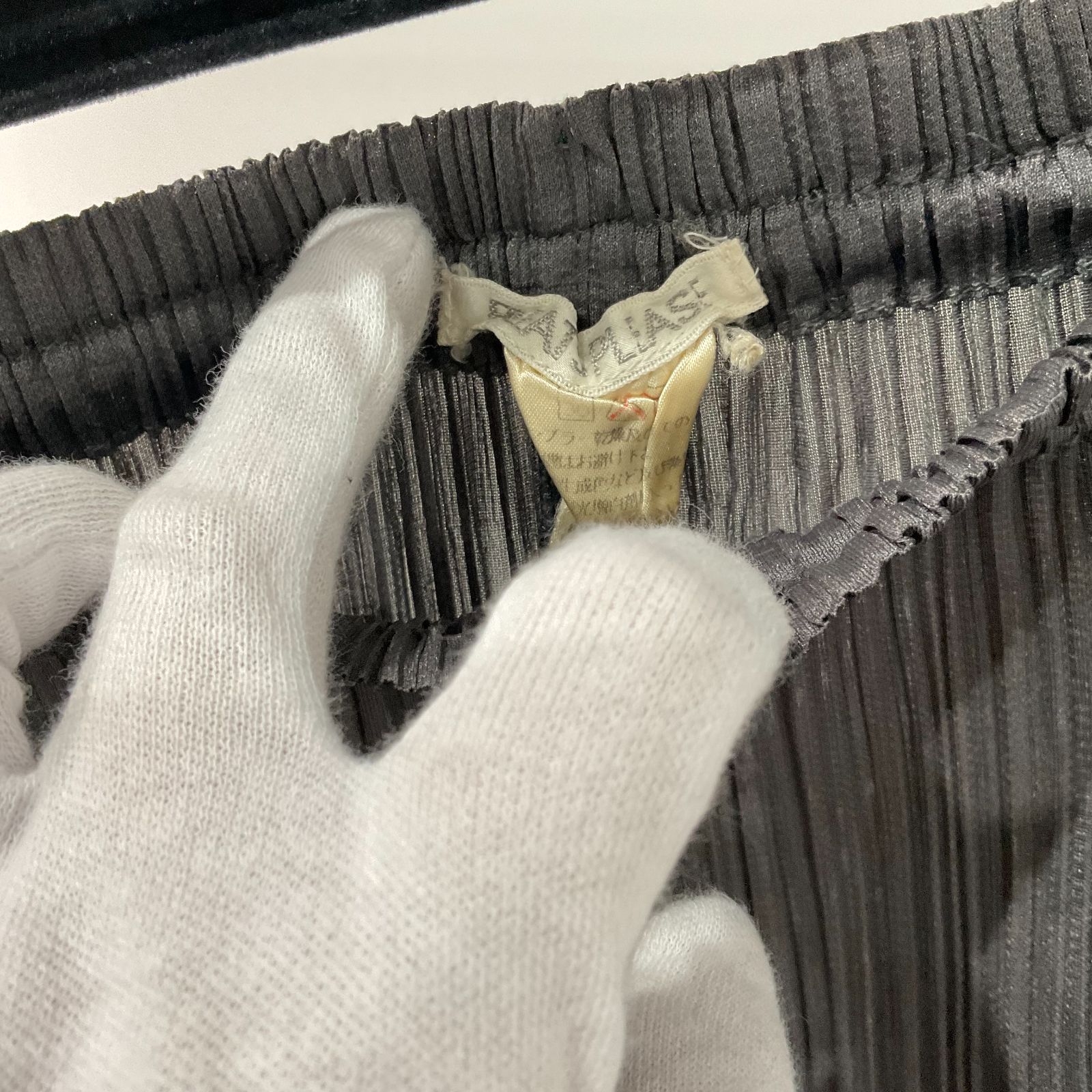 プリーツプリーズ パンツ