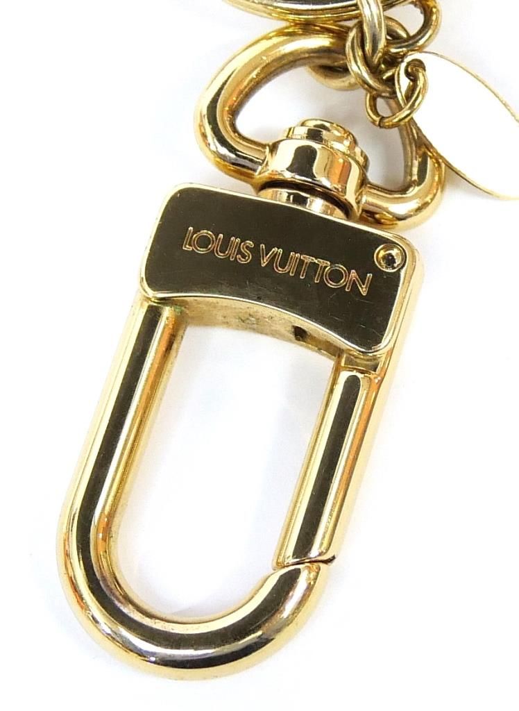 LOUISVUITTONルイヴィトンファセットチャームキーホルダーM65216 キーホルダー・LV ファセット S00｜ルイ・ヴィトン 公式サイト - M65216