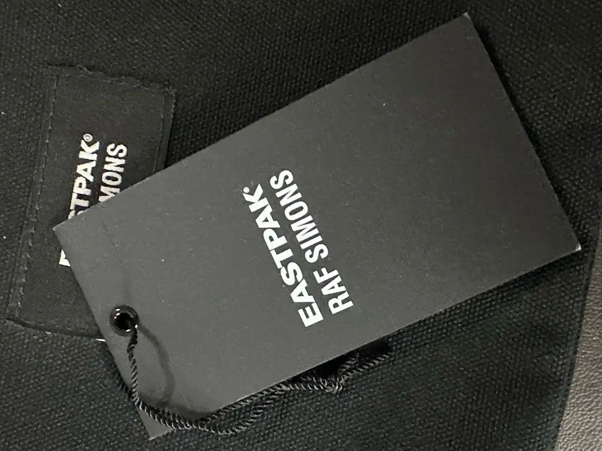 シモンズ EASTPAK