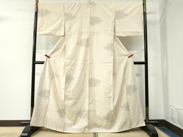 平和屋着物 本場結城紬 重要無形文化財 100亀甲 飛び亀甲柄 草花文 正絹 yc