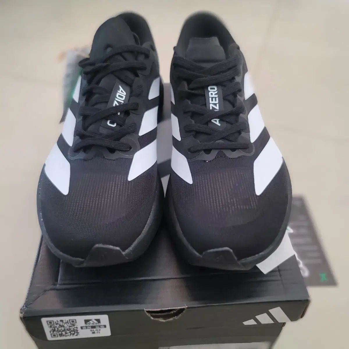 アディダス アディゼロ エボ SL ブラック ホワイト 270mm