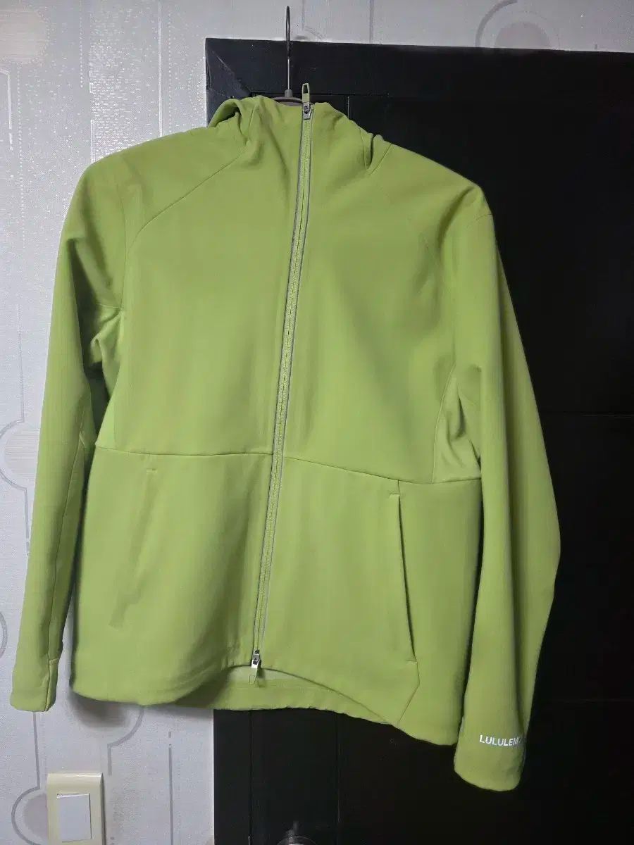 lululemon ルルレモン クロス フードジャケット m 100程度 ライム WHO