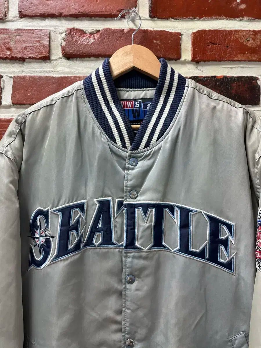シアトル・マリナーズのスタジャン 古着・未使用品】Seattle Mariners スタジアムジャンパー 本革袖