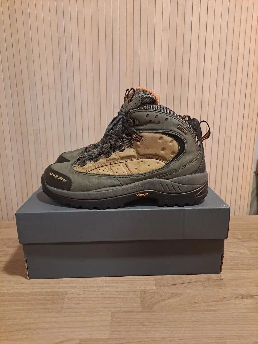 コーロンスポーツ 登山靴 GORE-TEX ビブラムソール 270サイズ