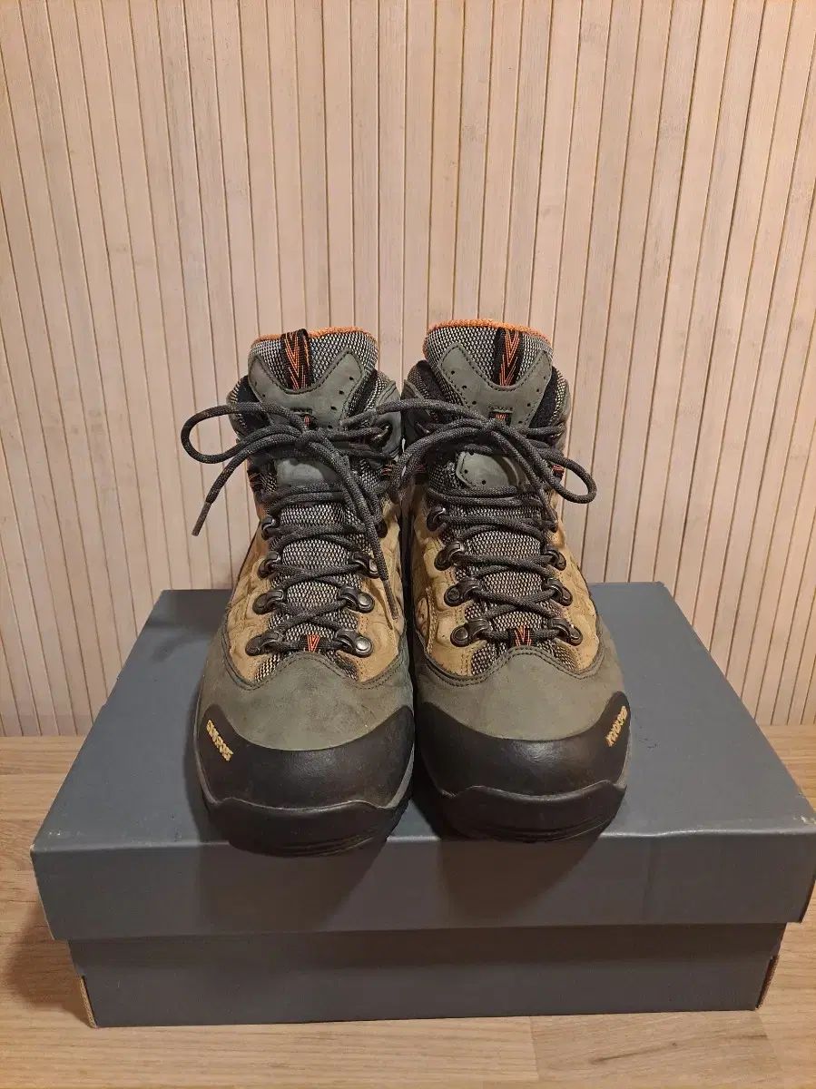 コーロンスポーツ 登山靴 GORE-TEX ビブラムソール 270サイズ