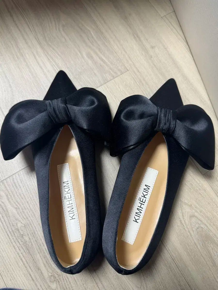 キムヘキム ブラック リボン フラット