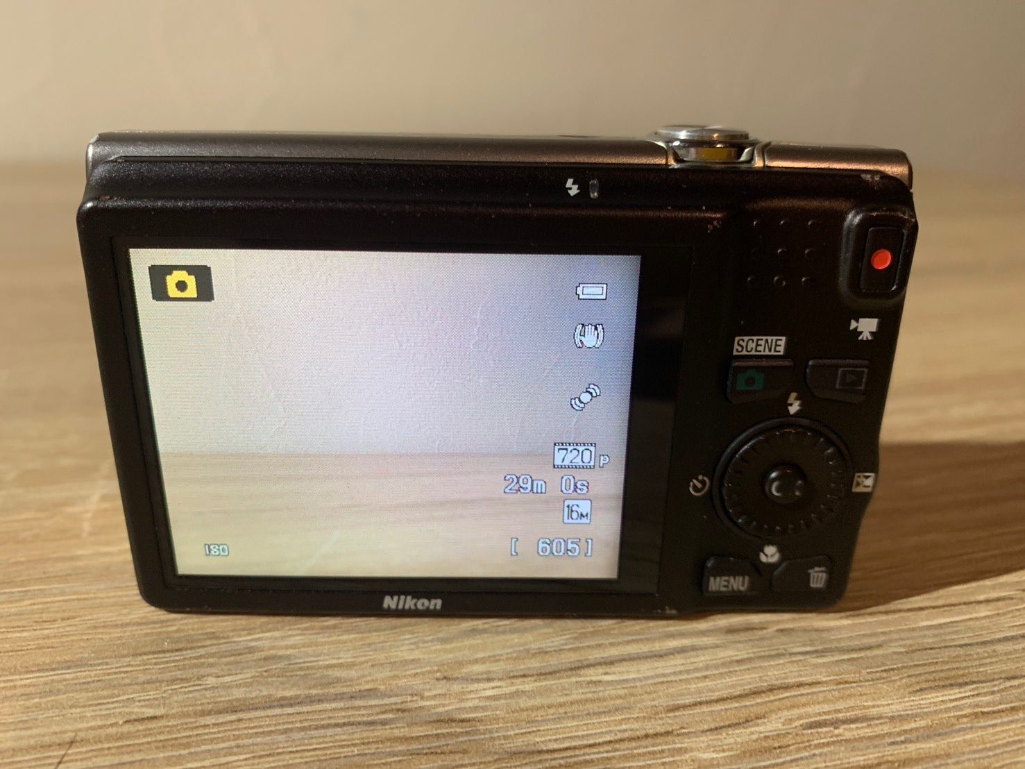 6533 Nikon COOLPIX S6200 シルバー デジカメ 動作確認済み