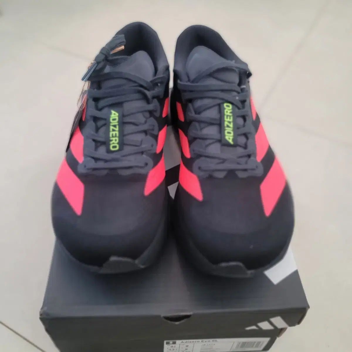 アディダス アディゼロ EVO SL ブラック レッド 275mm