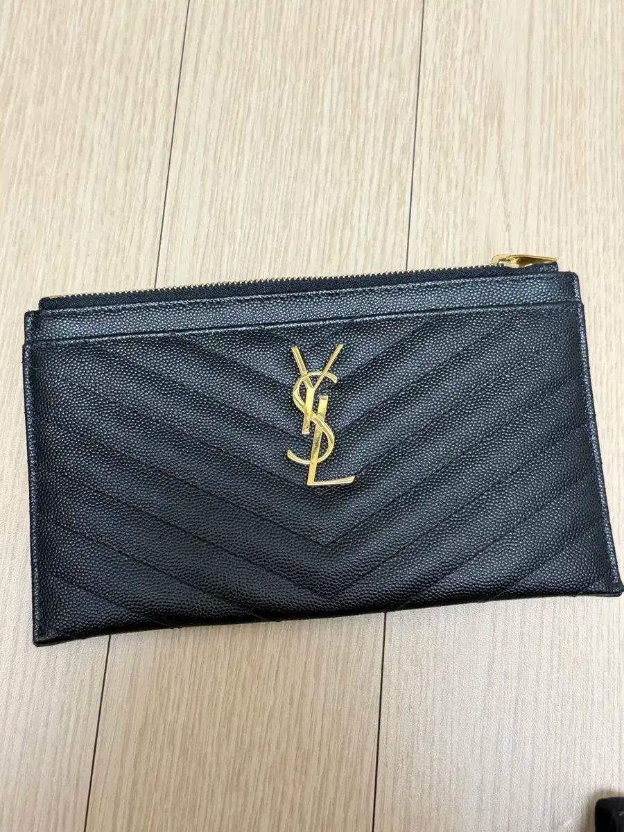 Saint Laurent サンローラン 迷 Me ミニ クラッチバッグ