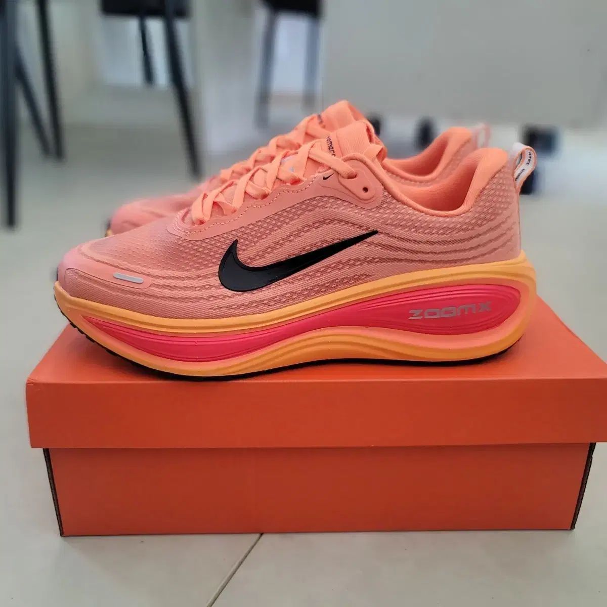 ナイキ ボメロ PLUS オレンジ 275mm