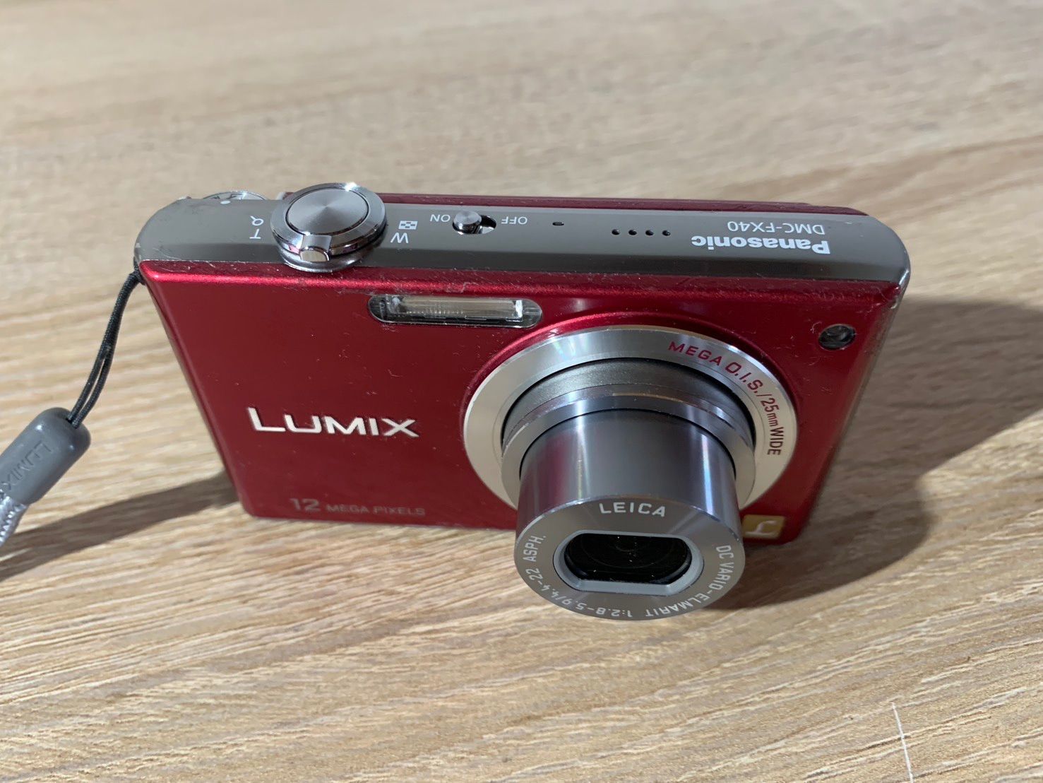 【動作確認済み】パナソニック LUMIX DMC-FX40 オールドコンデジ　赤 動作確認済み】パナソニック LUMIX DMC-FX40 オールドコンデジ 赤