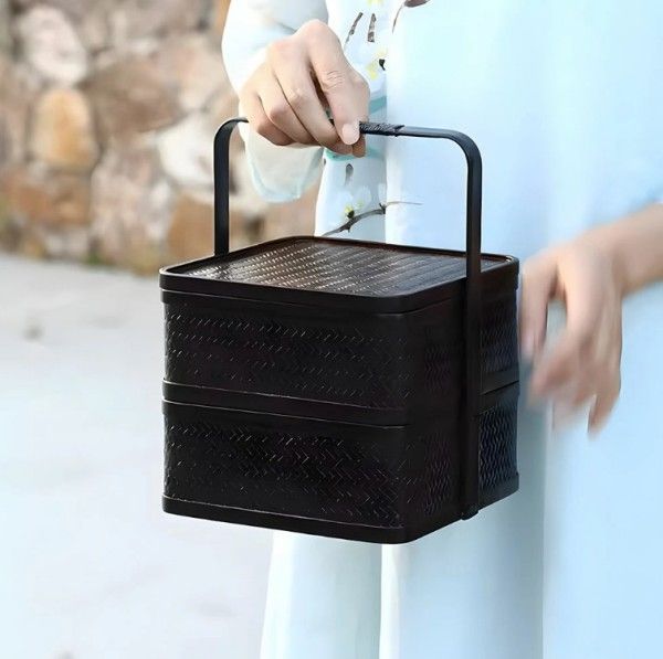 自然素材にこだわったかご 竹 かご ハンドル付き 二段 重箱 四角 漆塗り 手作り 行楽弁当箱 竹籠 バスケット手提げ アウトドア 竹かご ピクニックランチボックス お正月 迎春 花見 竹細工 和風収納 小物収納 茶道具