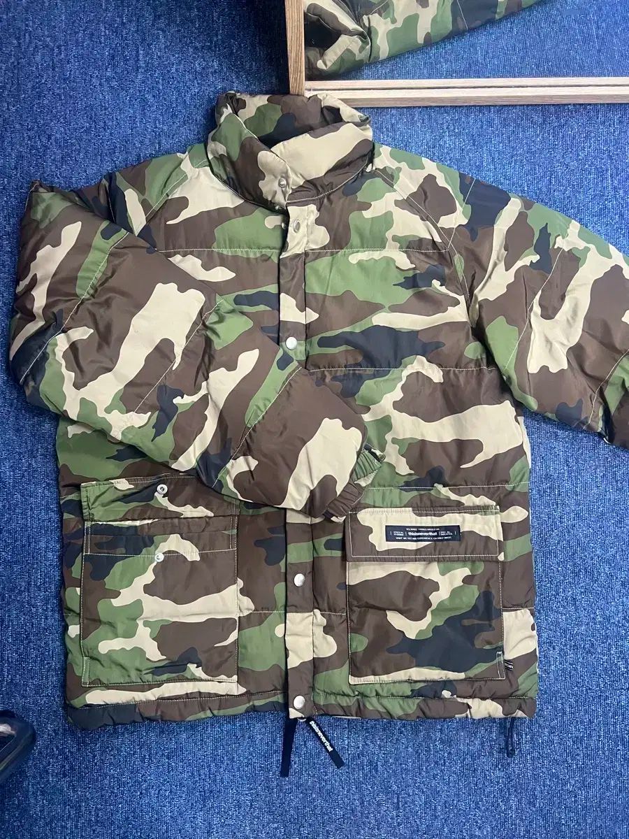 ディスイズネバーザット カモ ダウン Lサイズ
