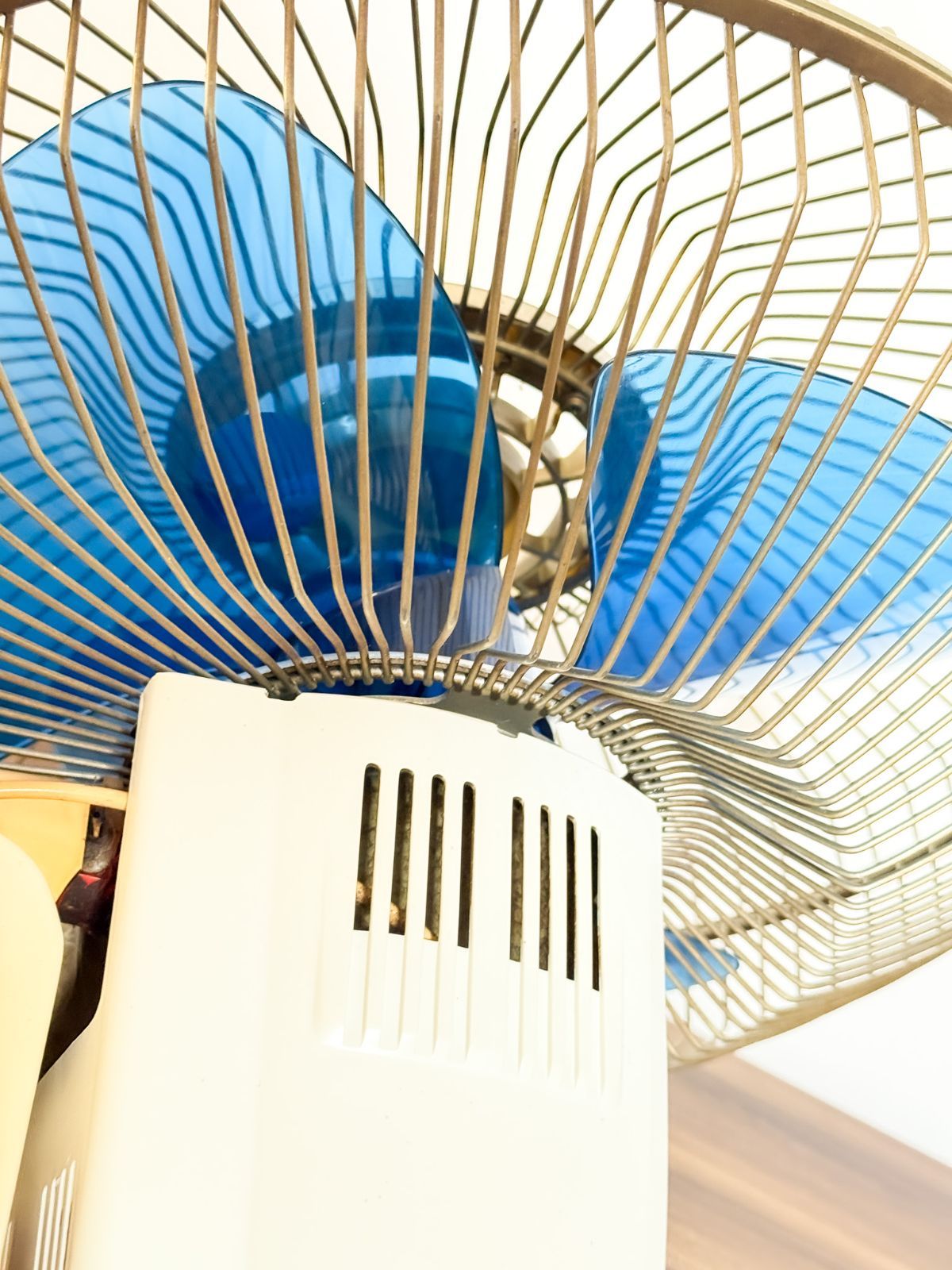 HITACHI 壁掛扇風機 B-30MF 昭和レトロ ブルーファン 動作確認済み