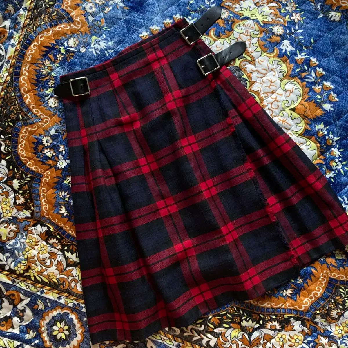 ONEIL タータンチェック レッド ネイビー サイド バックル プリーツ キルト スカート