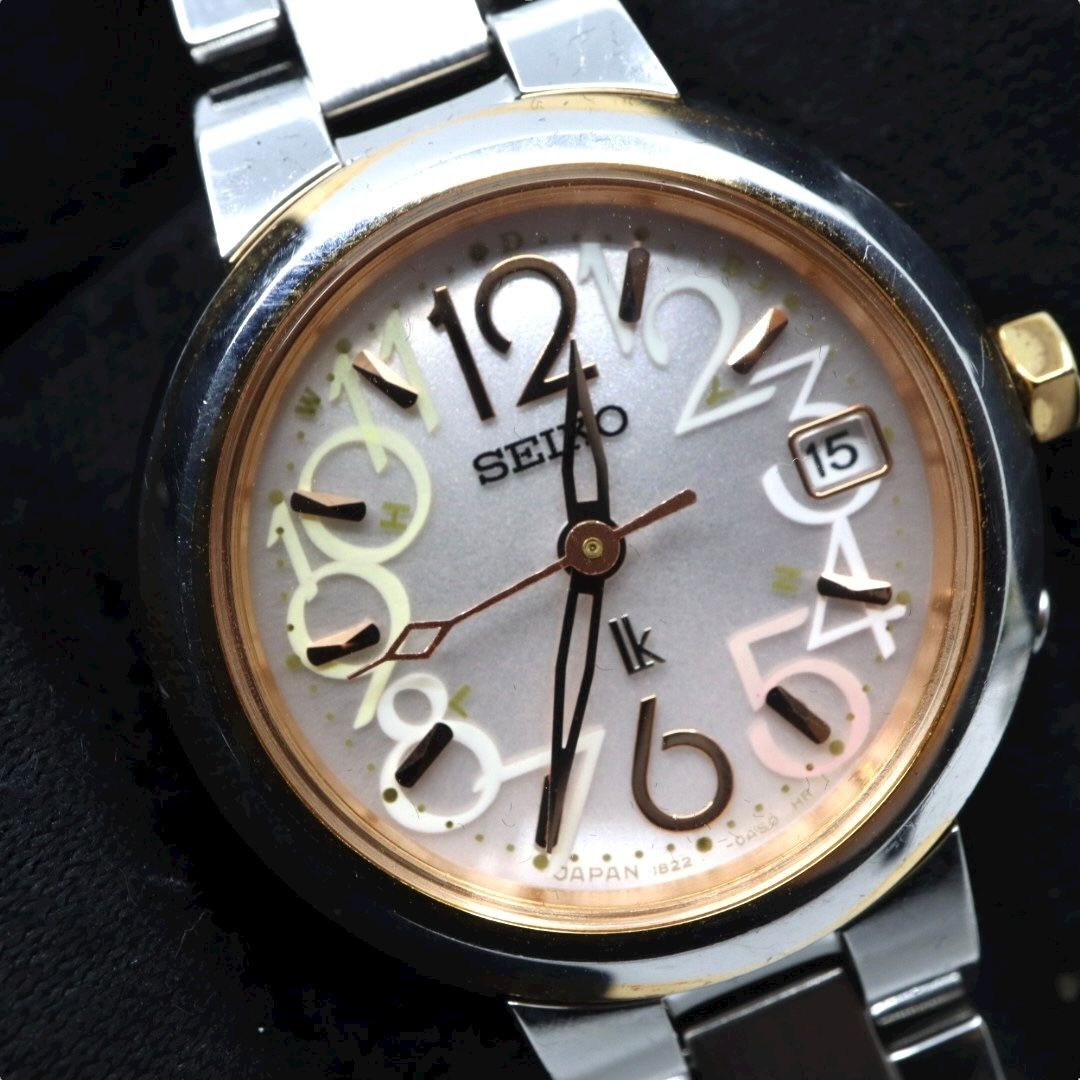SEIKO Lukia ピンク文字盤 アラビアインデックス 電波ソーラー 26 mm ラウンドフェイス ステンレススチール レディースウォッチ G 11