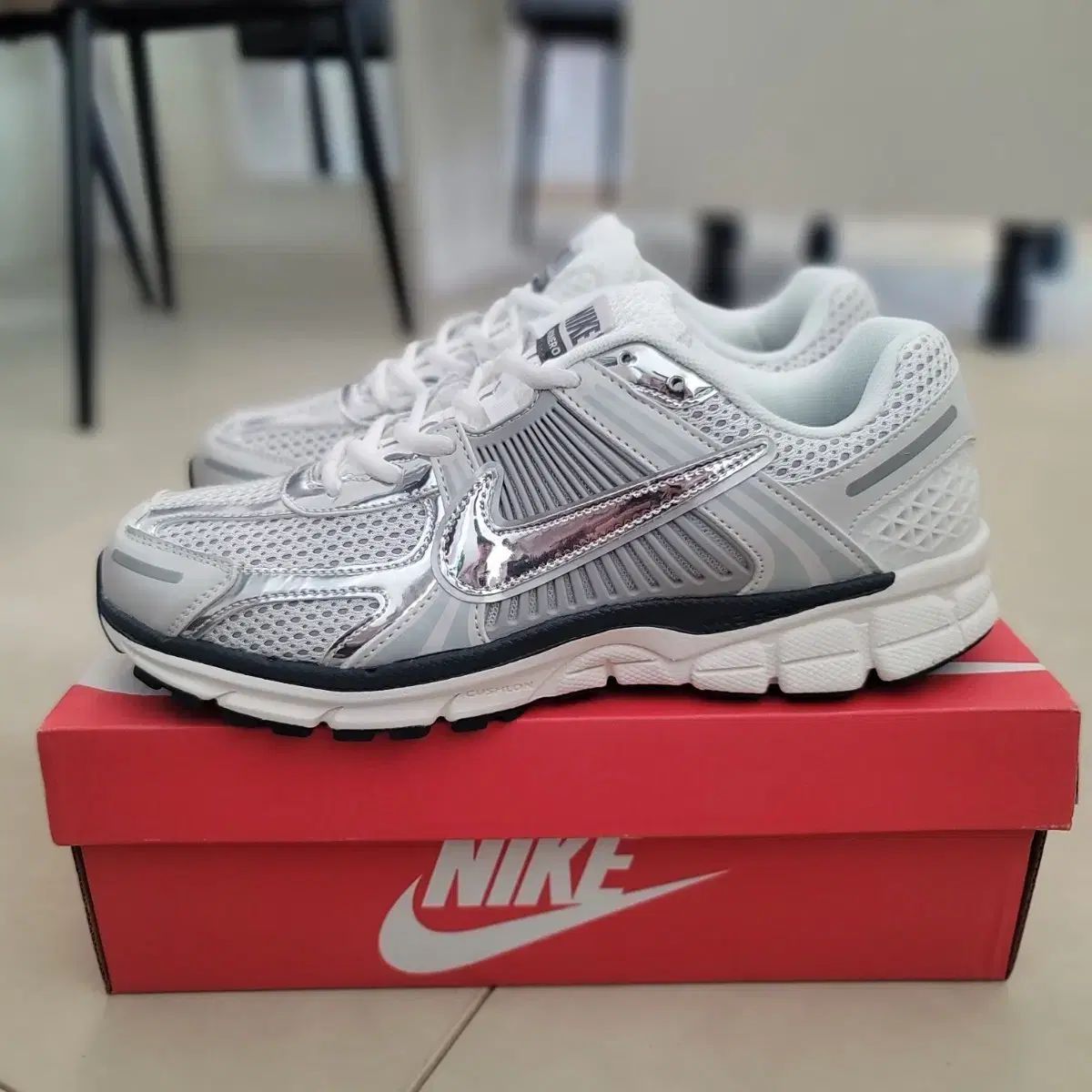 ナイキ ズーム ボメロ 5 白 シルバー 275mm