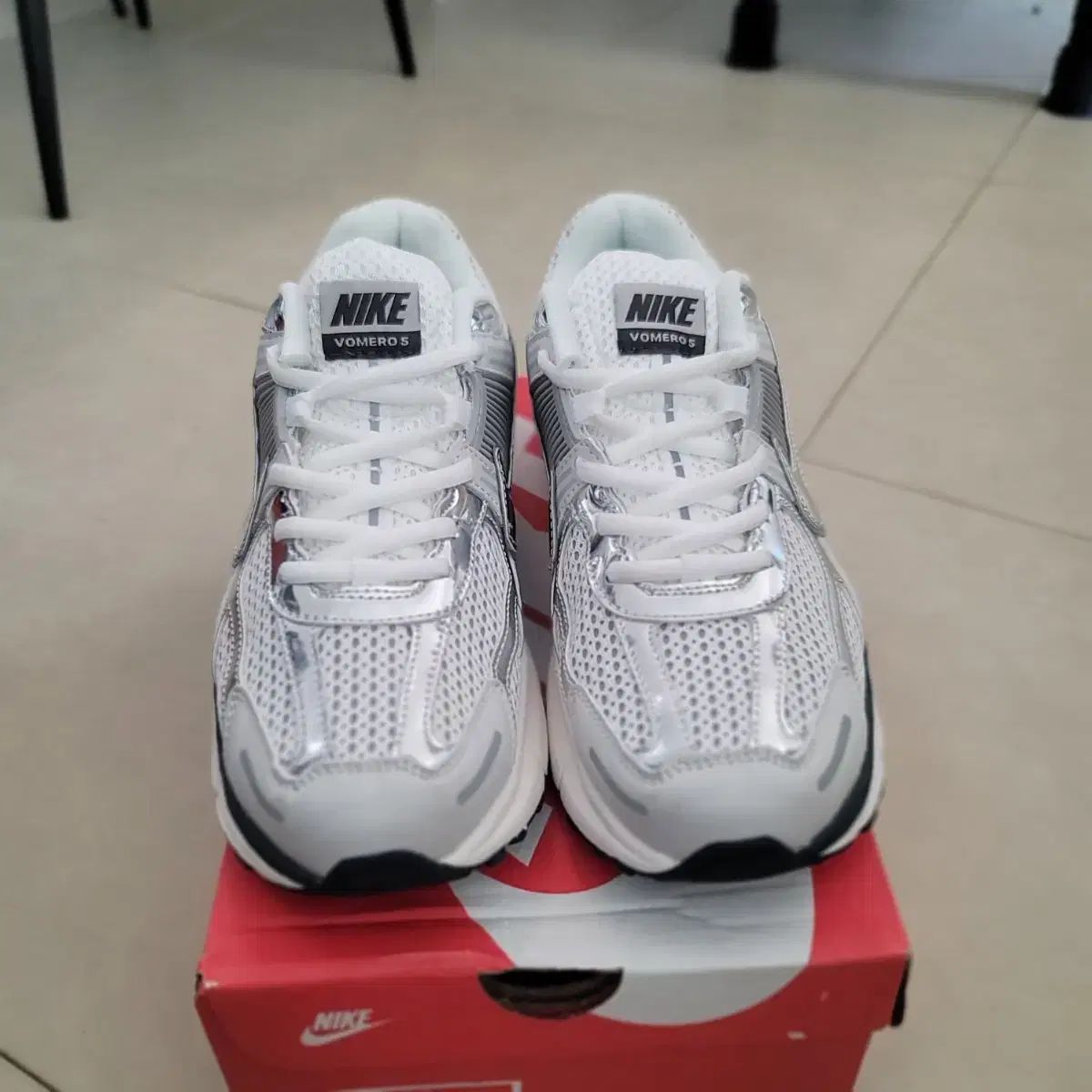 ナイキ ズーム ボメロ 5 白 シルバー 275mm